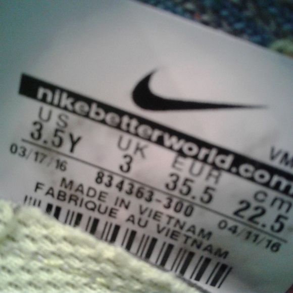 Nike Free RN Flyknit GS 3.5 Womens 5 Running Shoes - Picture 2 of 6